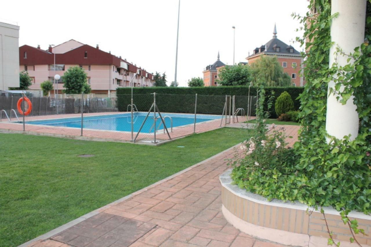 Alameda Del Tormes Apartment Санта Марта де Тормес Екстериор снимка